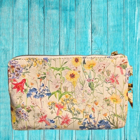 Betsey Johnson Feminine Floral Y2K Large Wristlet Pouch - Picture 7 of 7